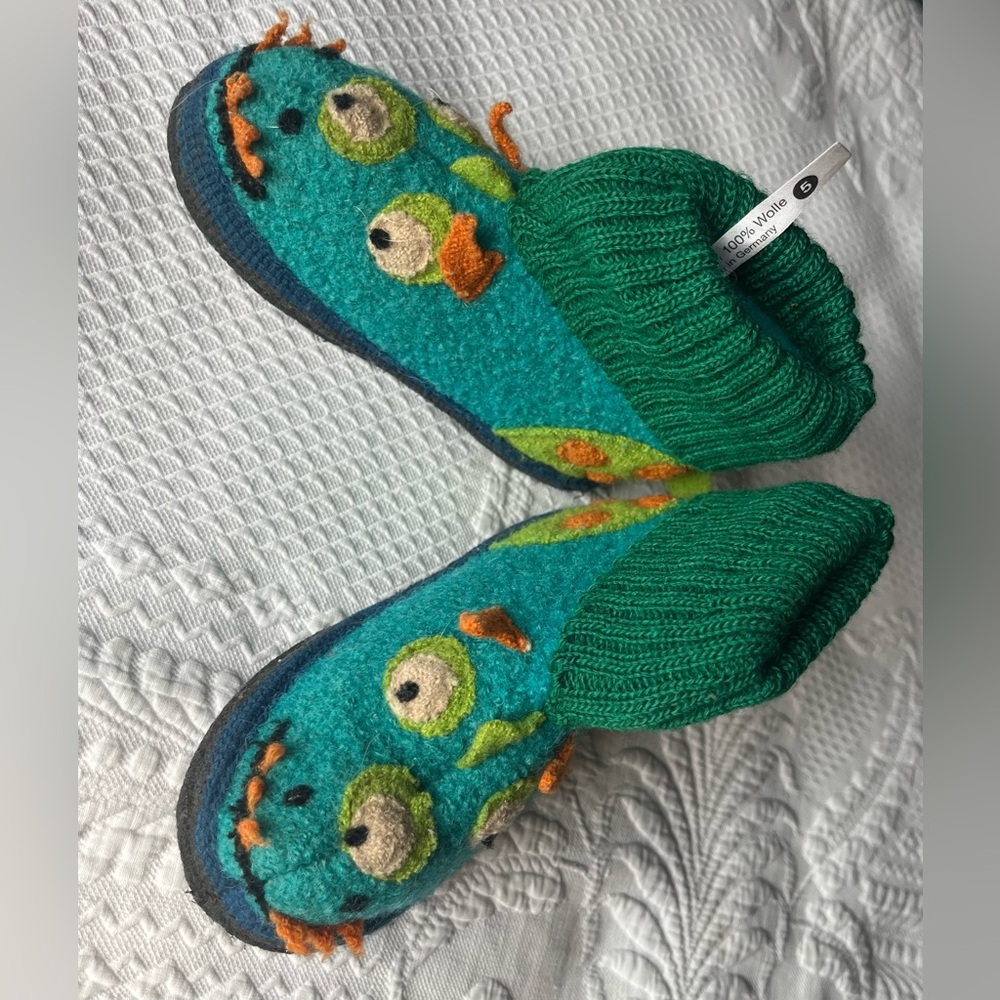 Kids wool slippers